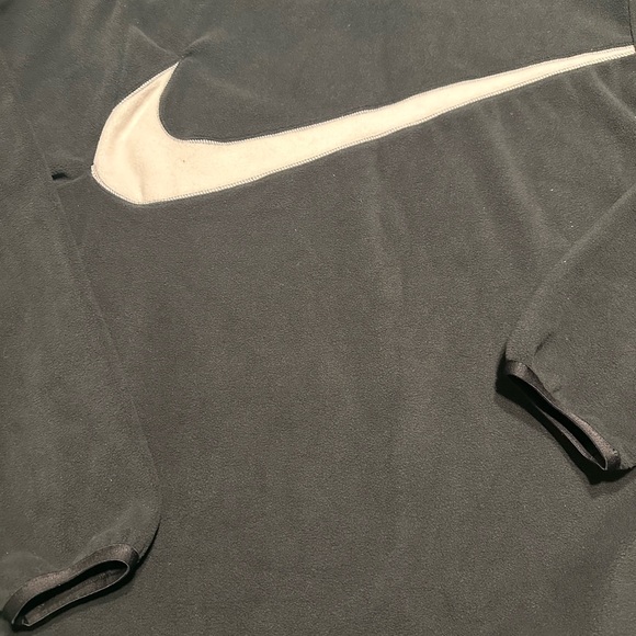 Step up your style game with our Brand New Men’s Nike Crew Neck – designed - Picture 3 of 4